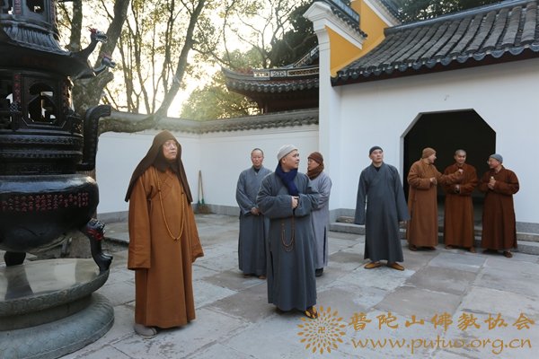 佛教-会长道慈大和尚一行赴全山各寺院、养老院走访慰问