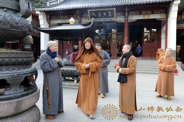 佛教-会长道慈大和尚一行赴全山各寺院、养老院走访慰问