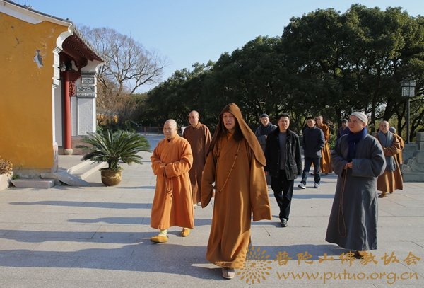 佛教-会长道慈大和尚一行赴全山各寺院、养老院走访慰问