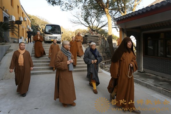 佛教-会长道慈大和尚一行赴全山各寺院、养老院走访慰问