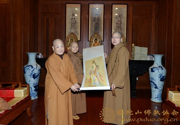 佛教-台湾禅光寺住持见禅尼师一行参访普陀山