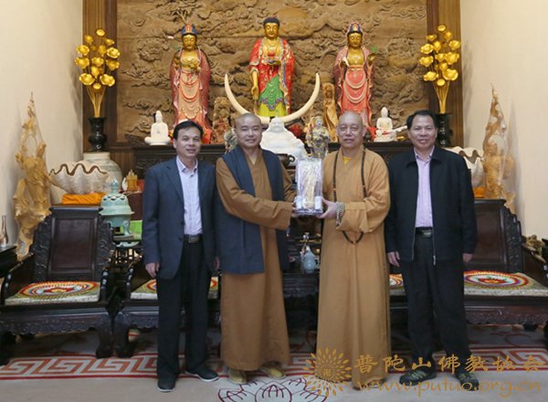 佛教-澳门佛教总会理事长宽静法师一行参访普陀山