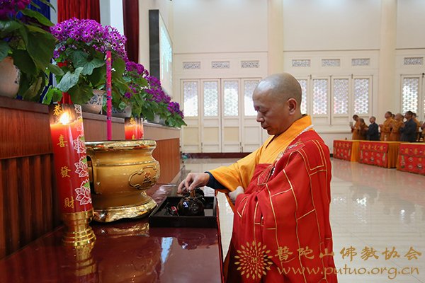 佛教-戒修法师应邀于宝陀讲寺作《简明修行力用》佛学专题讲座
