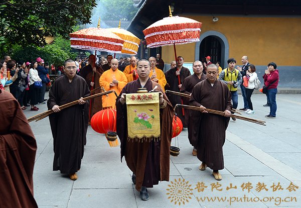 普陀山-丁酉年四月初八普陀山普济禅寺隆重举行浴佛法会