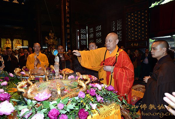 普陀山-丁酉年四月初八普陀山普济禅寺隆重举行浴佛法会