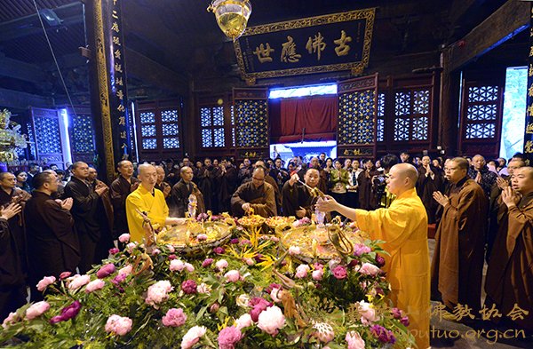 普陀山-丁酉年四月初八普陀山普济禅寺隆重举行浴佛法会