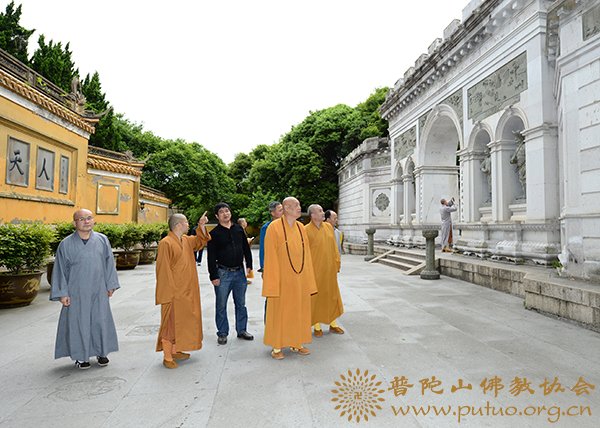 佛教-会长道慈大和尚一行视察洛迦山寺院建设工作