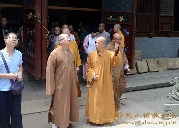 佛教-中佛协副会长、湖北黄梅五祖寺方丈正慈大和尚一行参访普陀山