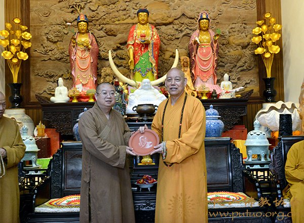 佛教-中佛协副会长、湖北黄梅五祖寺方丈正慈大和尚一行参访普陀山