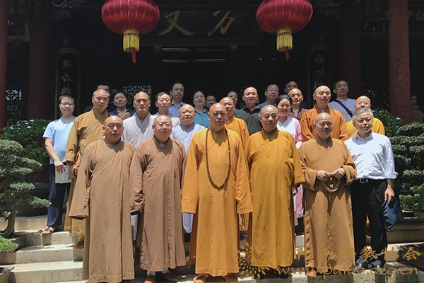 佛教-中佛协副会长、湖北黄梅五祖寺方丈正慈大和尚一行参访普陀山