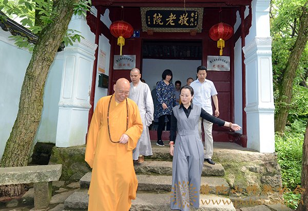 佛教-会长道慈大和尚一行赴佛教颐养堂、普陀山敬老院进行端午节慰问