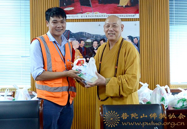观音-会长道慈大和尚一行赴观音法界慰问一线建设者