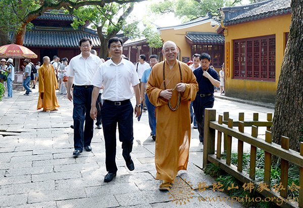 佛教-省委统战部副部长、省民宗委主任楼炳文一行来山调研