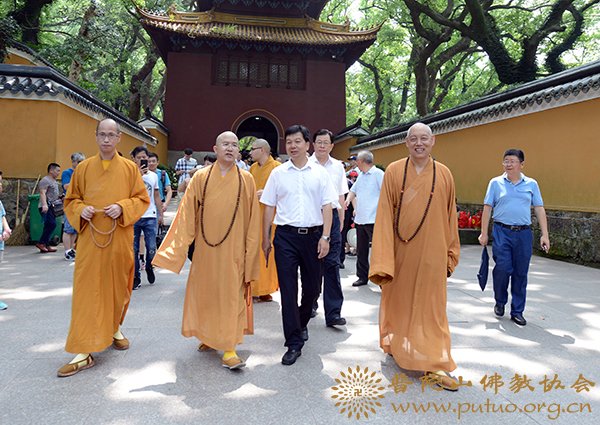 佛教-省委统战部副部长、省民宗委主任楼炳文一行来山调研
