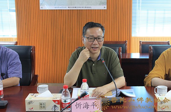 观音-观音法界工程现场指挥部组织观音圣坛外立面幕墙样板段看样工作