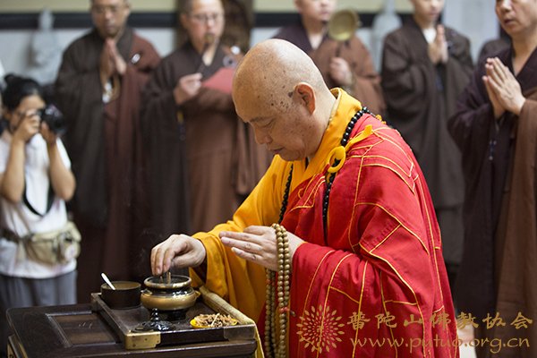 佛教-会长道慈大和尚为千日千声朝山团举行集体皈依仪式