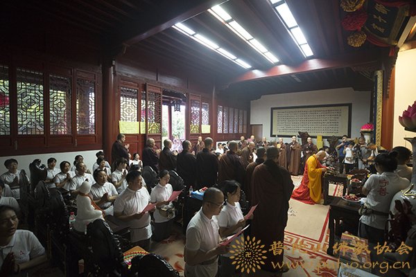 佛教-会长道慈大和尚为千日千声朝山团举行集体皈依仪式
