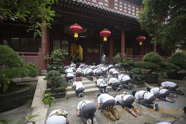 佛教-会长道慈大和尚为千日千声朝山团举行集体皈依仪式