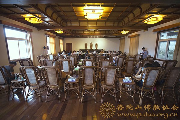 佛教-普陀山佛教协会召开2017年度慈善工作座谈会