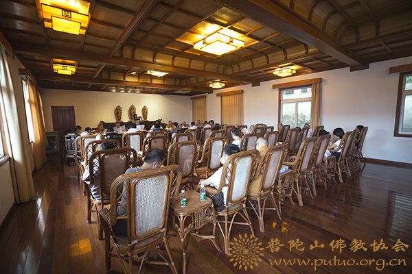 佛教-普陀山佛教协会召开2017年度慈善工作座谈会