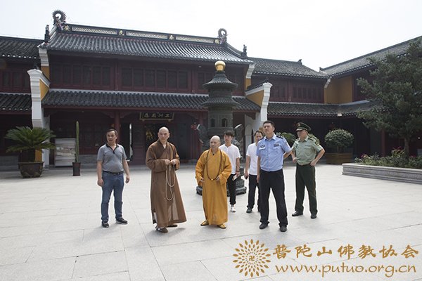 普陀山-普陀山佛教协会联合多部门检查全山寺院安全保障工作