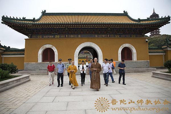 普陀山-普陀山佛教协会联合多部门检查全山寺院安全保障工作