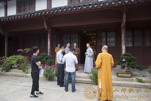 普陀山-普陀山佛教协会联合多部门检查全山寺院安全保障工作