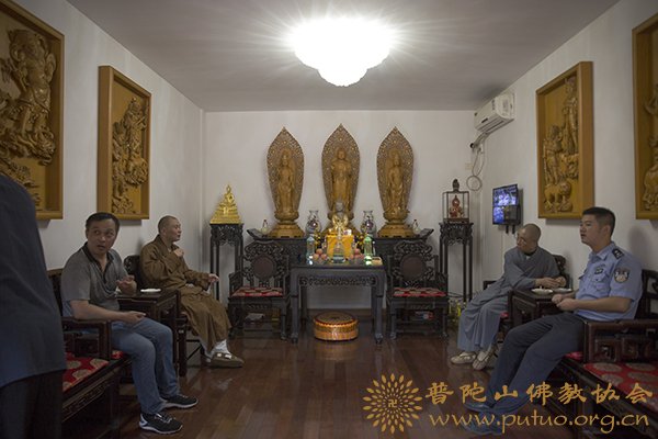 普陀山-普陀山佛教协会联合多部门检查全山寺院安全保障工作