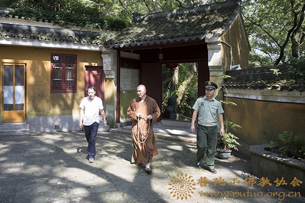 普陀山-普陀山佛教协会联合多部门检查全山寺院安全保障工作