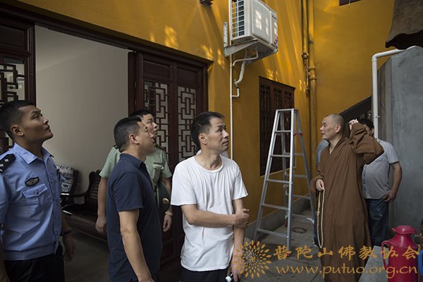 普陀山-普陀山佛教协会联合多部门检查全山寺院安全保障工作