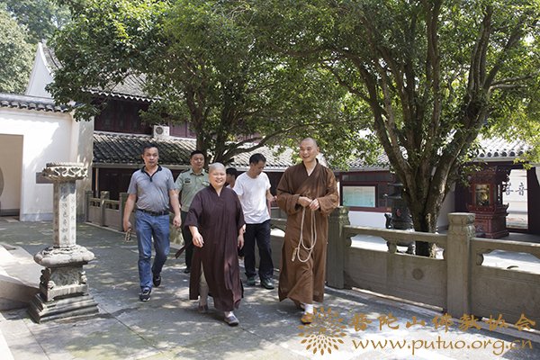 普陀山-普陀山佛教协会联合多部门检查全山寺院安全保障工作