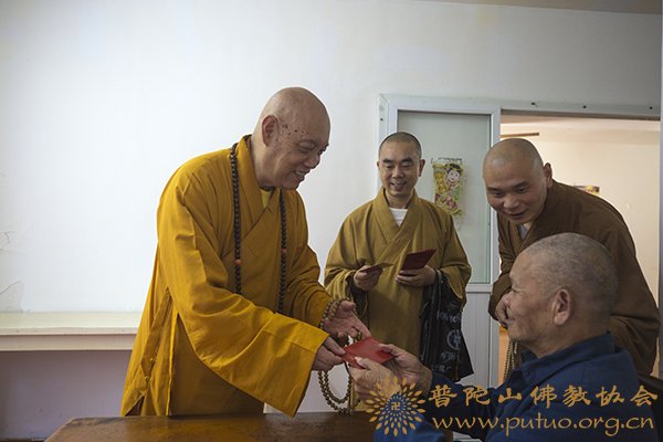 佛教-会长道慈大和尚一行赴佛教颐养堂和本山敬老院进行中秋节慰问