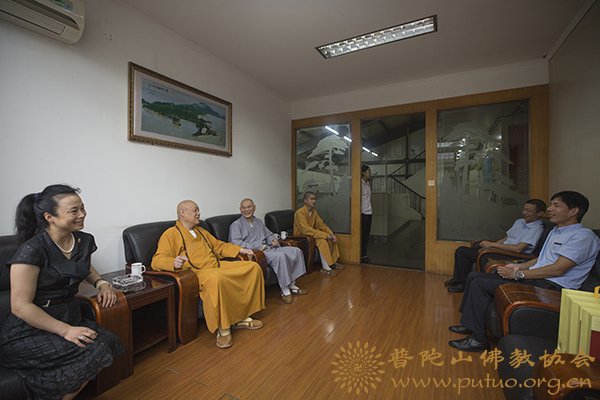佛教-会长道慈大和尚一行赴全山各相关单位进行国庆、中秋慰问