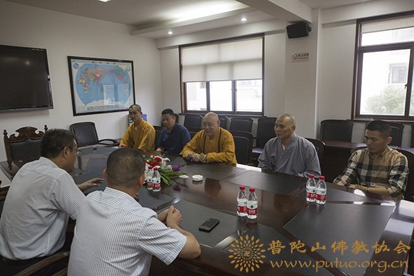 佛教-会长道慈大和尚一行赴全山各相关单位进行国庆、中秋慰问
