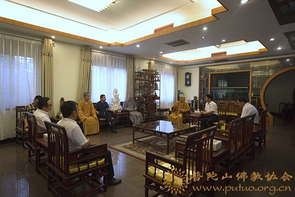佛教-会长道慈大和尚一行赴全山各相关单位进行国庆、中秋慰问
