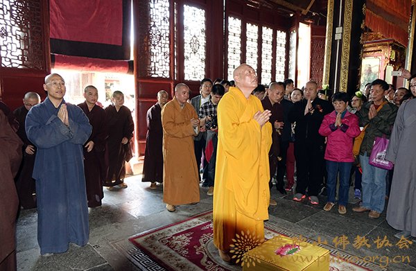 普陀山-第十二届普陀山南海观音文化节“僧尼礼佛顶、万信齐朝拜”法会