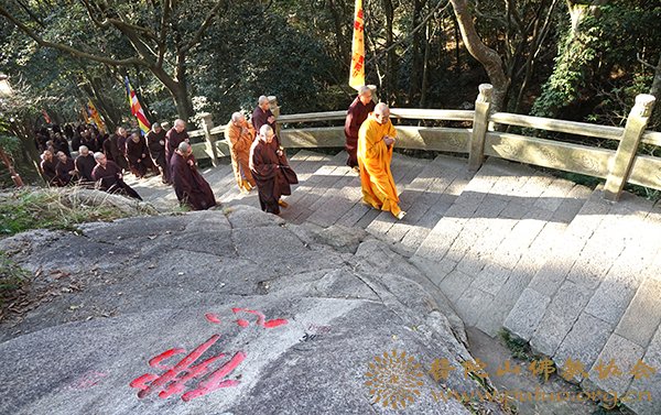 普陀山-第十二届普陀山南海观音文化节“僧尼礼佛顶、万信齐朝拜”法会