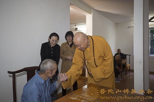 佛教-会长道慈大和尚一行赴佛教颐养堂和本山敬老院进行重阳节慰问