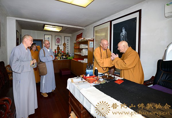 佛教-会长道慈大和尚一行赴佛教颐养堂和本山敬老院进行重阳节慰问