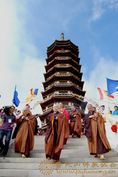 佛教-普陀山佛教协会隆重举行宝陀讲寺暨普门万佛宝塔佛像开光庆典