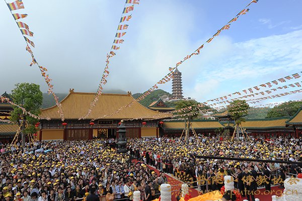 佛教-普陀山佛教协会隆重举行宝陀讲寺暨普门万佛宝塔佛像开光庆典