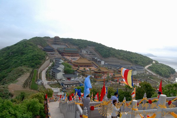 佛教-普陀山佛教协会隆重举行宝陀讲寺暨普门万佛宝塔佛像开光庆典