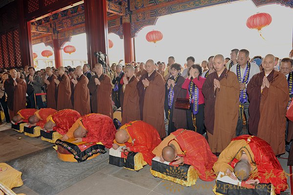 佛教-普陀山佛教协会隆重举行宝陀讲寺暨普门万佛宝塔佛像开光庆典