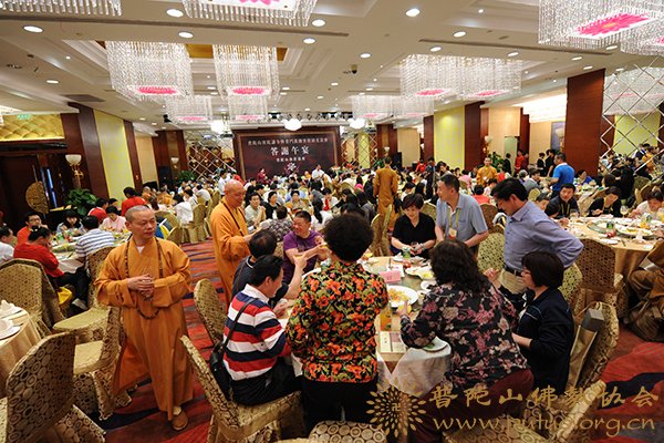 佛教-普陀山佛教协会隆重举行宝陀讲寺暨普门万佛宝塔佛像开光庆典