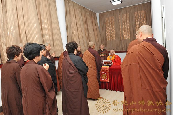 佛教-普陀山宝陀讲寺普门讲堂举行首场弘法讲经法会
