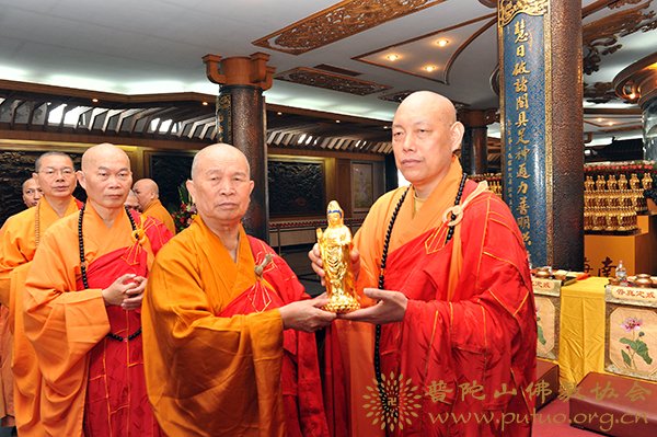 观音-佛协再次向台湾致赠五百尊南海观音圣像 观音-佛协再次向台湾致赠五百尊南海观音圣像