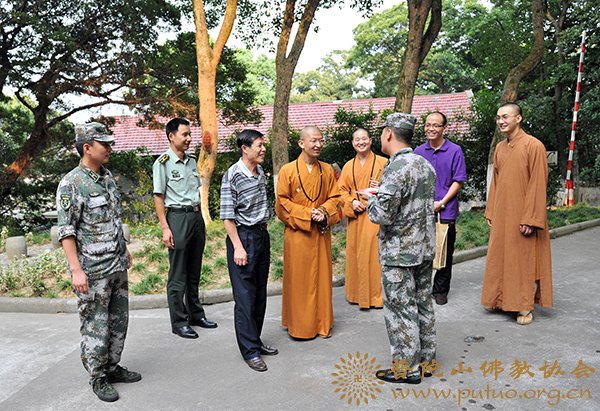 海军-佛协领导于“八一”建军节前夕慰问海军等驻地官兵