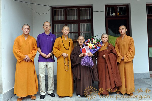 佛教-佛协领导慰问本山常乐禅院淳悟长老尼