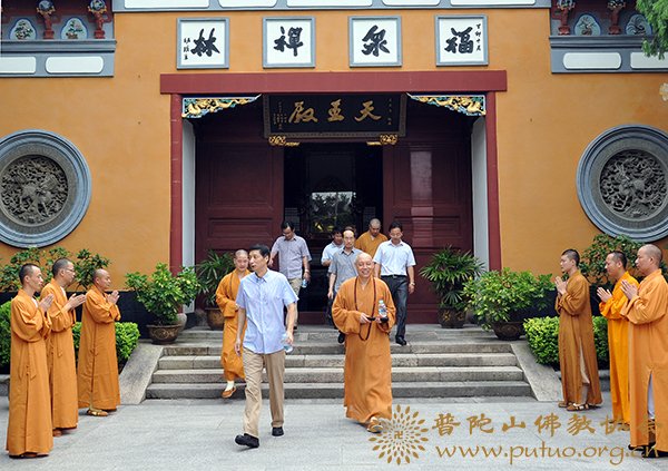 佛教-道慈会长陪同市领导进行寺院功能定位调研