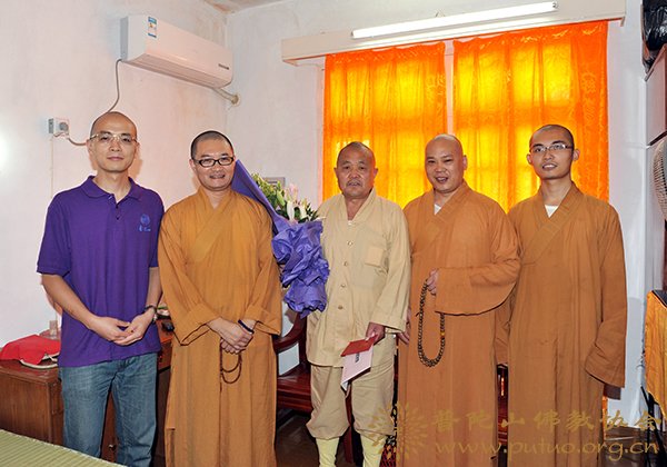 佛教-佛协领导赴颐养堂慰问印全长老